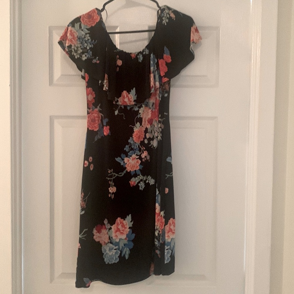 EUC Renee C off the shoulder floral summer dress